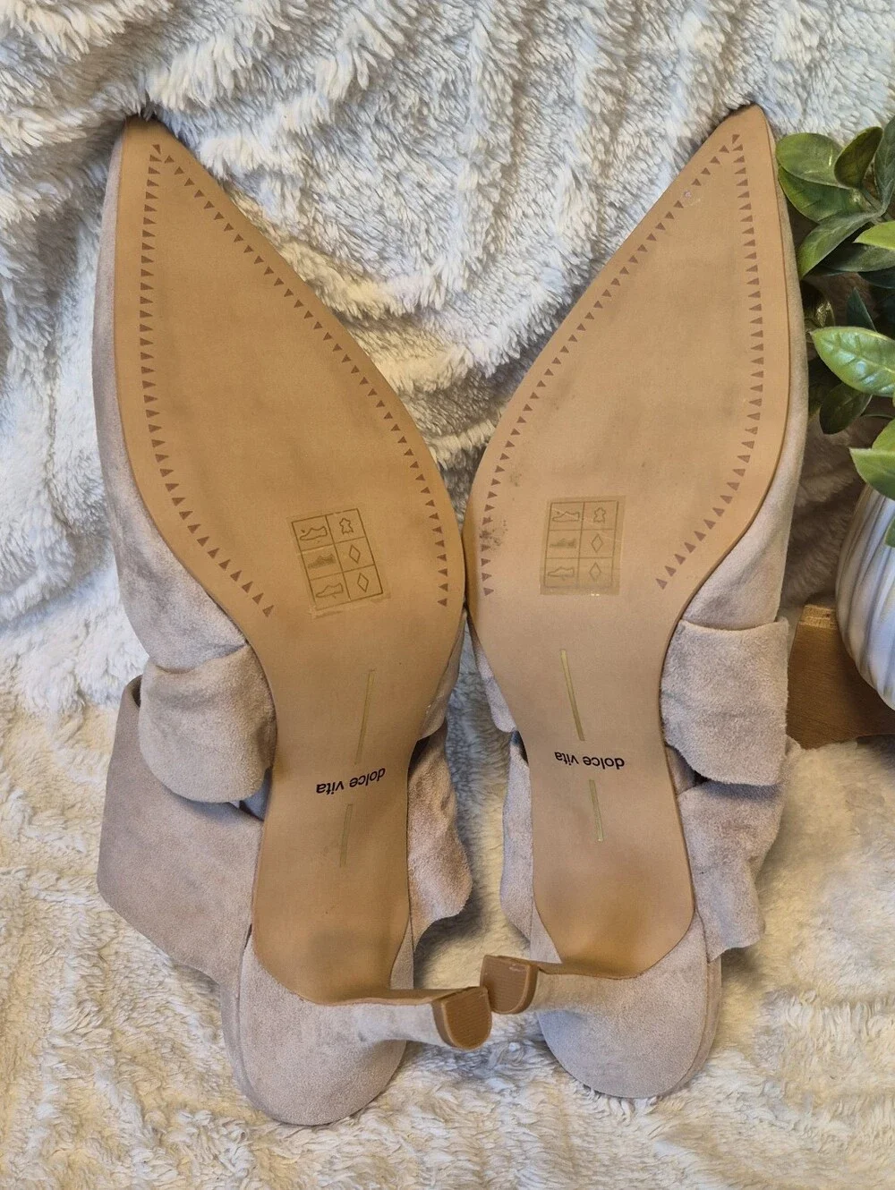 NEW Dolce Vita Kelsy Heels Suede Slip On Mules Beige Nude Pointed Toe Size 10